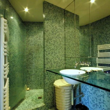 Champs-elysees Apartment *